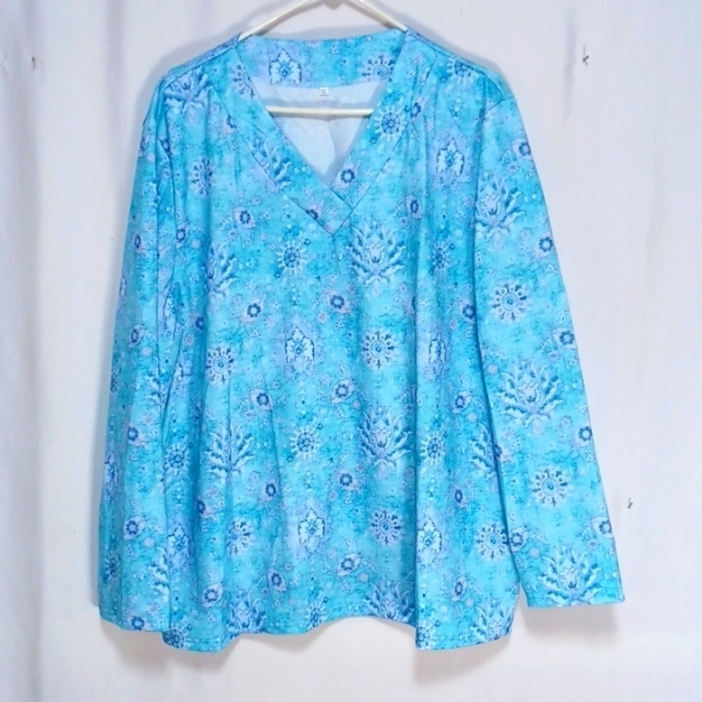 Beautiful print Blouse long sleeved size 5XL in a polyester spandex blend